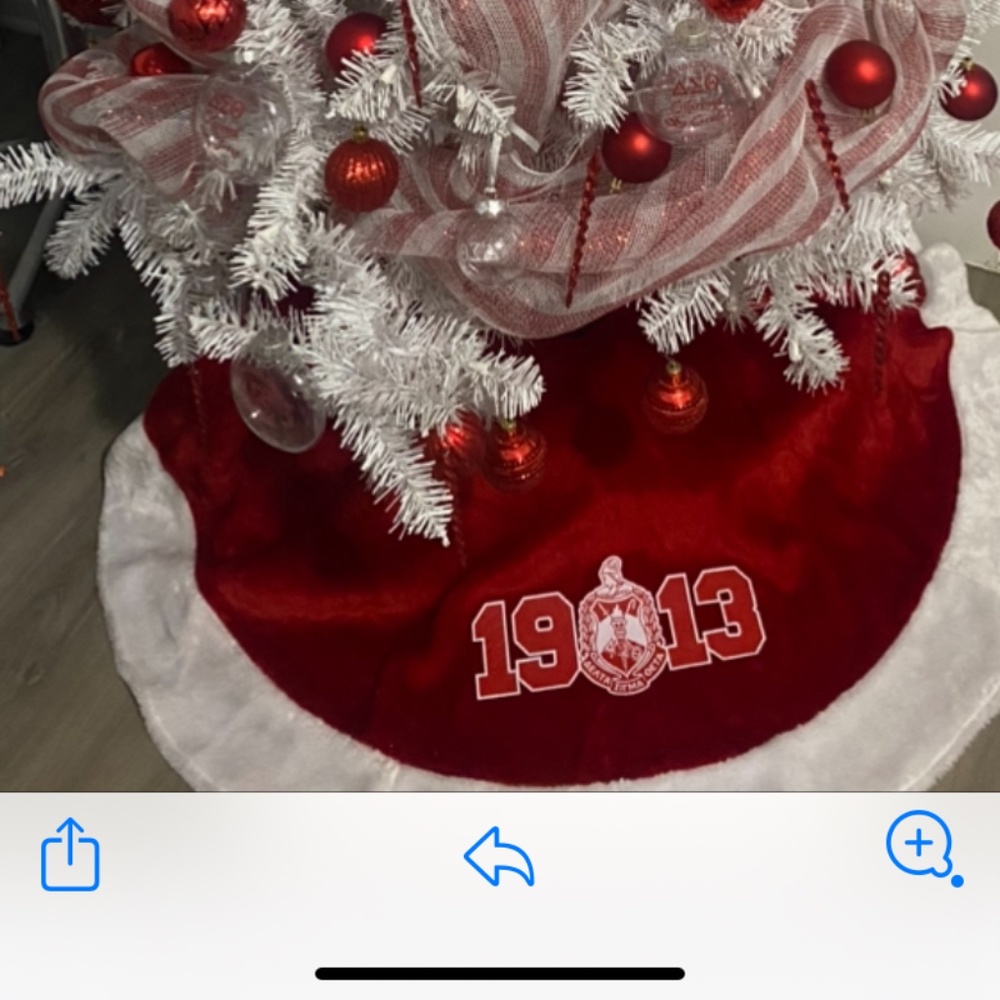 48 inch Red and White Delta Sigma Theta Tree Skirt